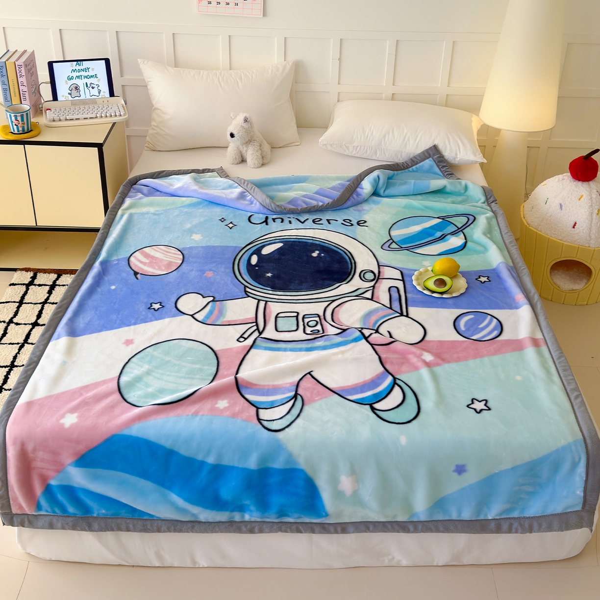 91家纺网 家纺一手货源 找家纺 舒隅家纺 2025新款大版印花云毯毛毯毯子 小小太空人