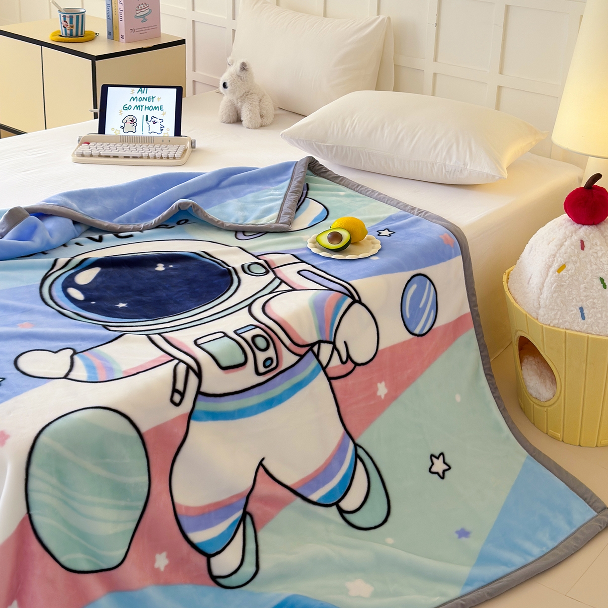 91家纺网 家纺一手货源 找家纺 舒隅家纺 2025新款大版印花云毯毛毯毯子 小小太空人