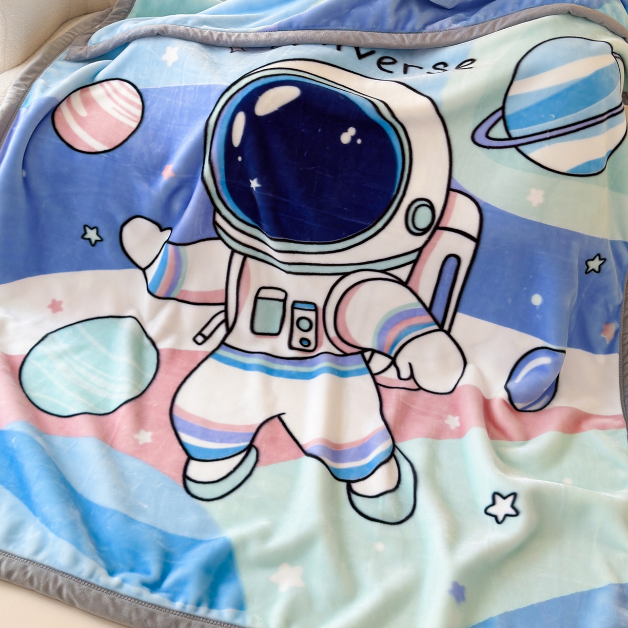 91家纺网 家纺一手货源 找家纺 舒隅家纺 2025新款大版印花云毯毛毯毯子 小小太空人