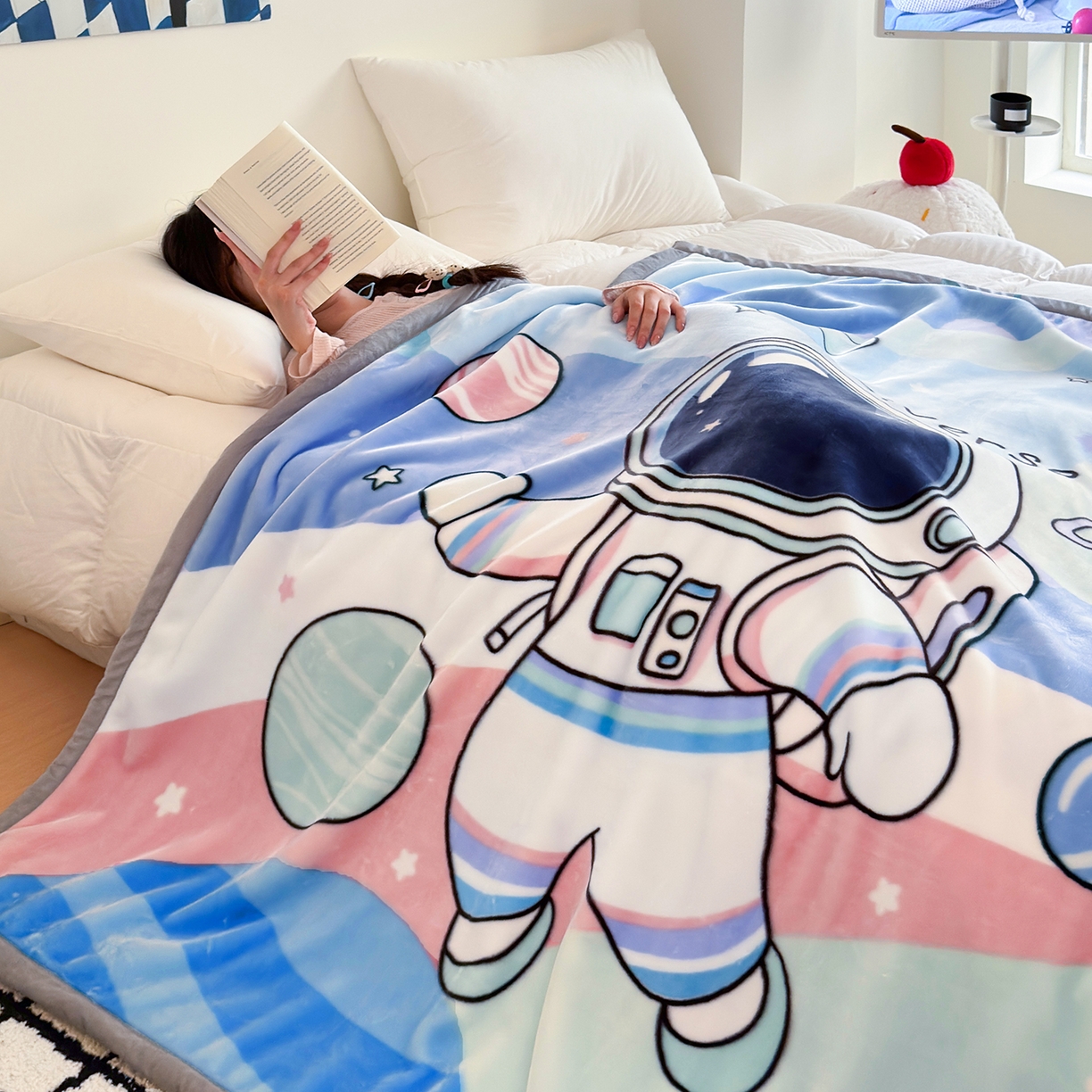 91家纺网 家纺一手货源 找家纺 舒隅家纺 2025新款大版印花云毯毛毯毯子 小小太空人