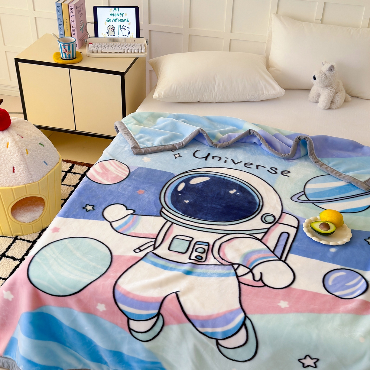 91家纺网 家纺一手货源 找家纺 舒隅家纺 2025新款大版印花云毯毛毯毯子 小小太空人