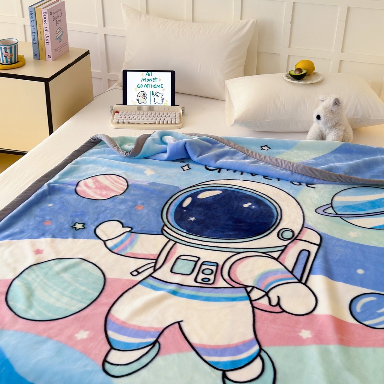 91家纺网 家纺一手货源 找家纺 舒隅家纺 2025新款大版印花云毯毛毯毯子 小小太空人