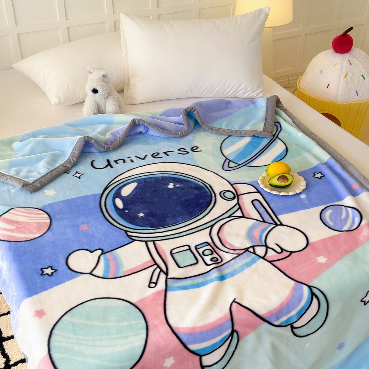 91家纺网 家纺一手货源 找家纺 舒隅家纺 2025新款大版印花云毯毛毯毯子 小小太空人