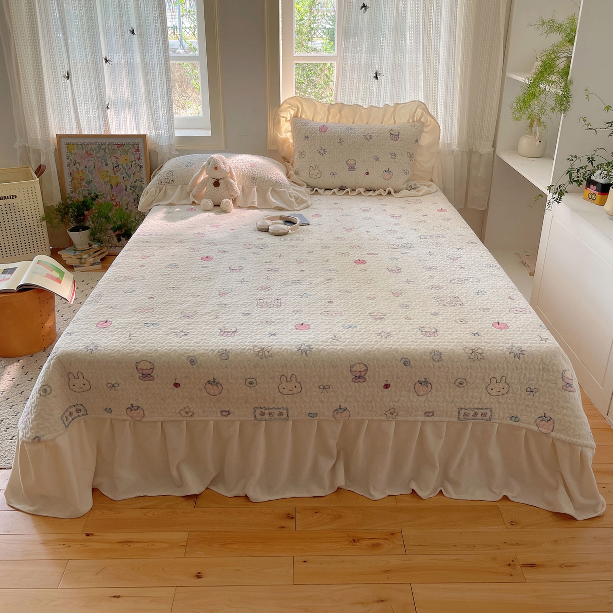 91家纺网 家纺一手货源 找家纺 红嘴企鹅 2025新款花边加厚牛奶绒单品床盖单件床盖三件套 小星甜点