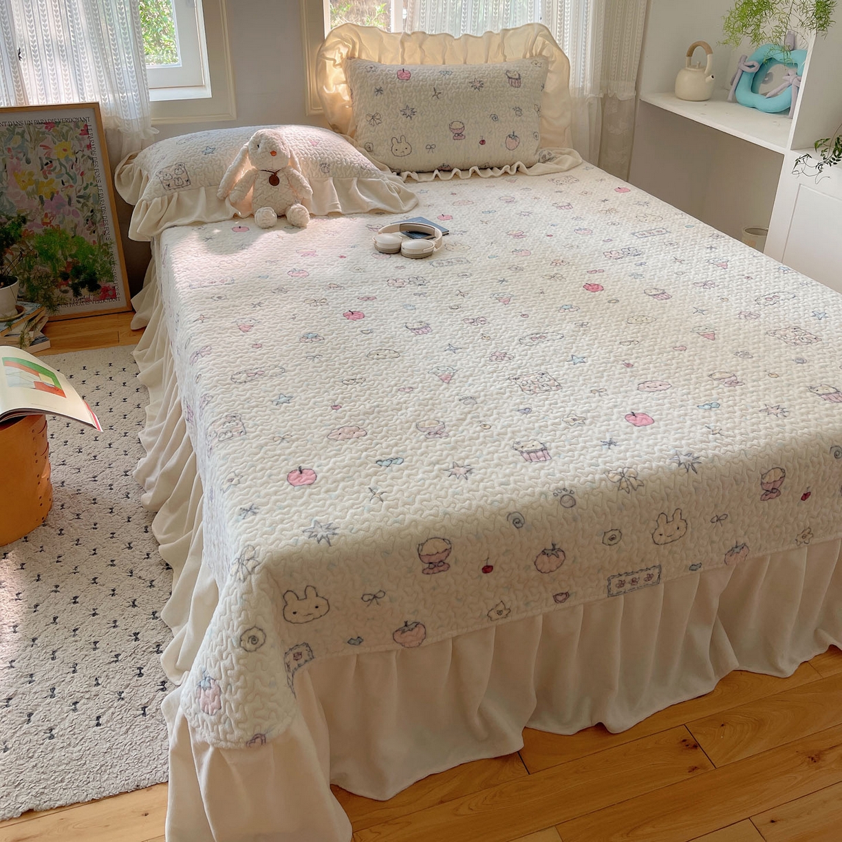 91家纺网 家纺一手货源 找家纺 红嘴企鹅 2025新款花边加厚牛奶绒单品床盖单件床盖三件套 小星甜点