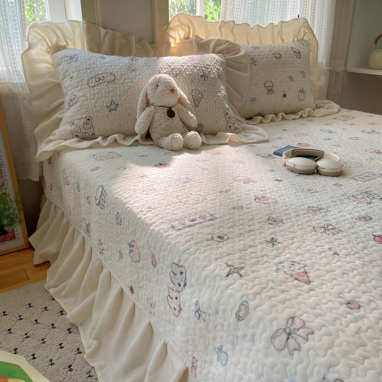 91家纺网 家纺一手货源 找家纺 红嘴企鹅 2025新款花边加厚牛奶绒单品床盖单件床盖三件套 小星甜点