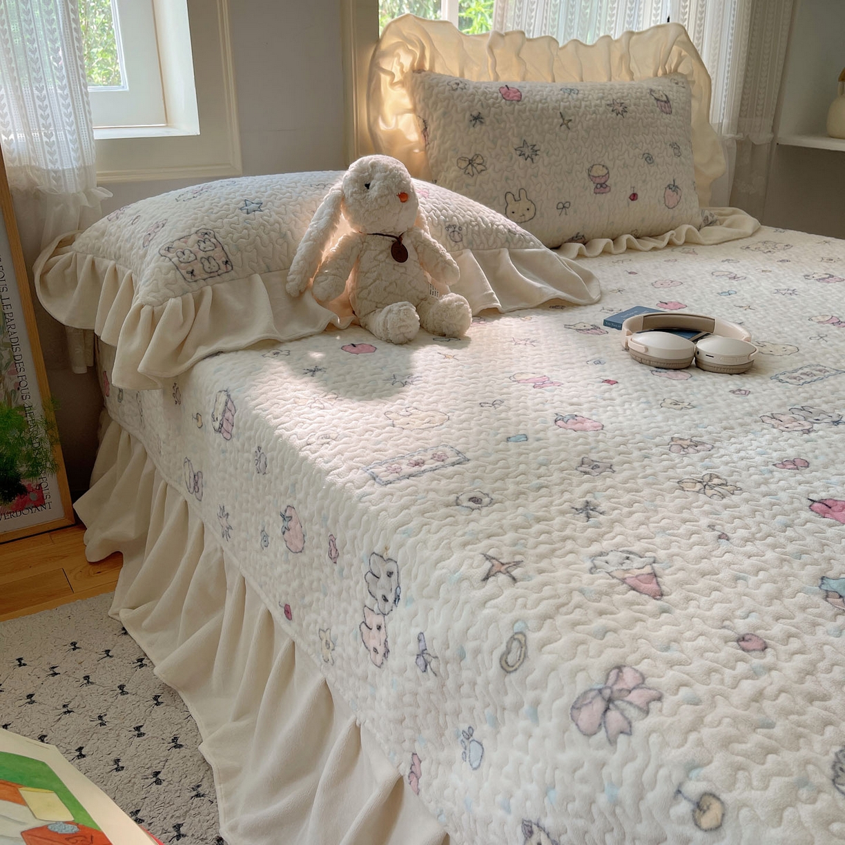 91家纺网 家纺一手货源 找家纺 红嘴企鹅 2025新款花边加厚牛奶绒单品床盖单件床盖三件套 小星甜点