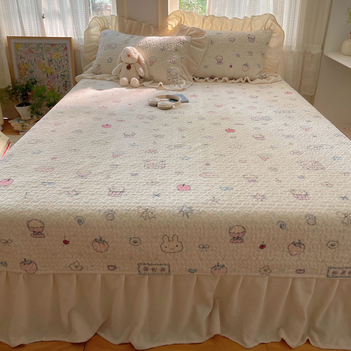 91家纺网 家纺一手货源 找家纺 红嘴企鹅 2025新款花边加厚牛奶绒单品床盖单件床盖三件套 小星甜点