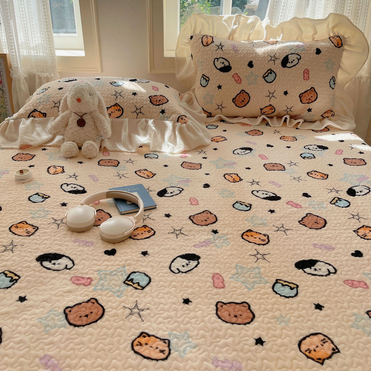 91家纺网 家纺一手货源 找家纺 红嘴企鹅 2025新款花边加厚牛奶绒单品床盖单件床盖三件套 星星乐园