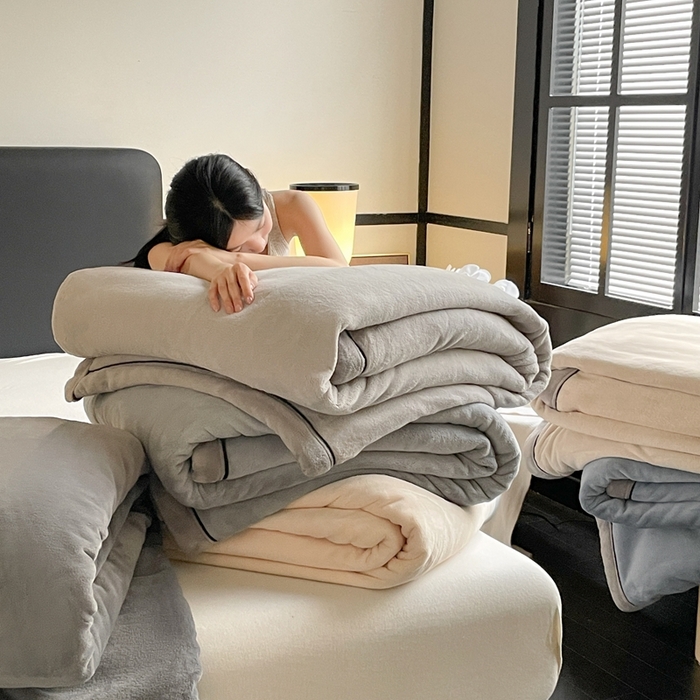 91家纺网 家纺一手货源 找家纺 欧邦 2025新款加厚牛奶绒毛毯多功能盖毯毯子-素颜系列 组合图仅供展示不可下单