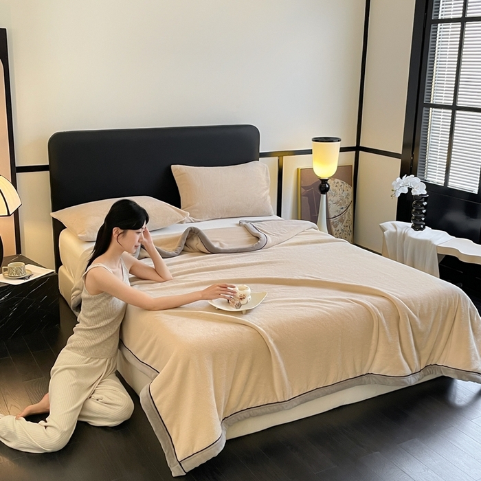 91家纺网 家纺一手货源 找家纺 欧邦 2025新款加厚牛奶绒毛毯多功能盖毯毯子-素颜系列 素颜-卡其