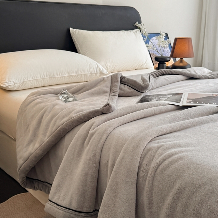 91家纺网 家纺一手货源 找家纺 欧邦 2025新款加厚牛奶绒毛毯多功能盖毯毯子-素颜系列 素颜-浅灰