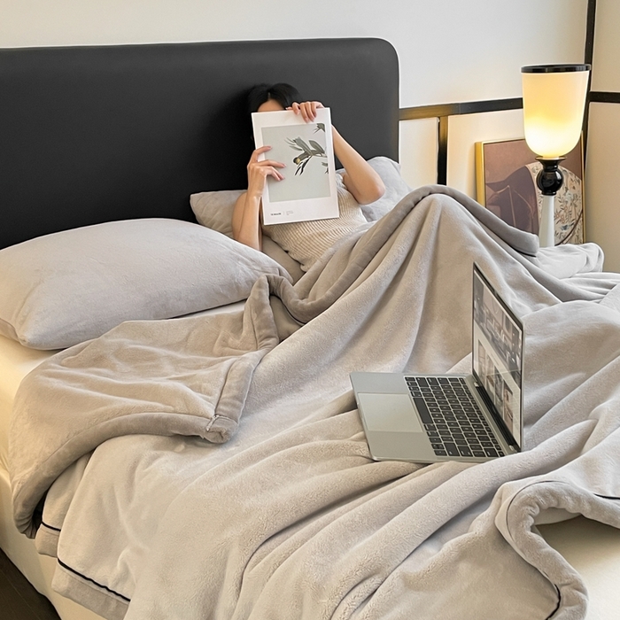 91家纺网 家纺一手货源 找家纺 欧邦 2025新款加厚牛奶绒毛毯多功能盖毯毯子-素颜系列 素颜-浅灰