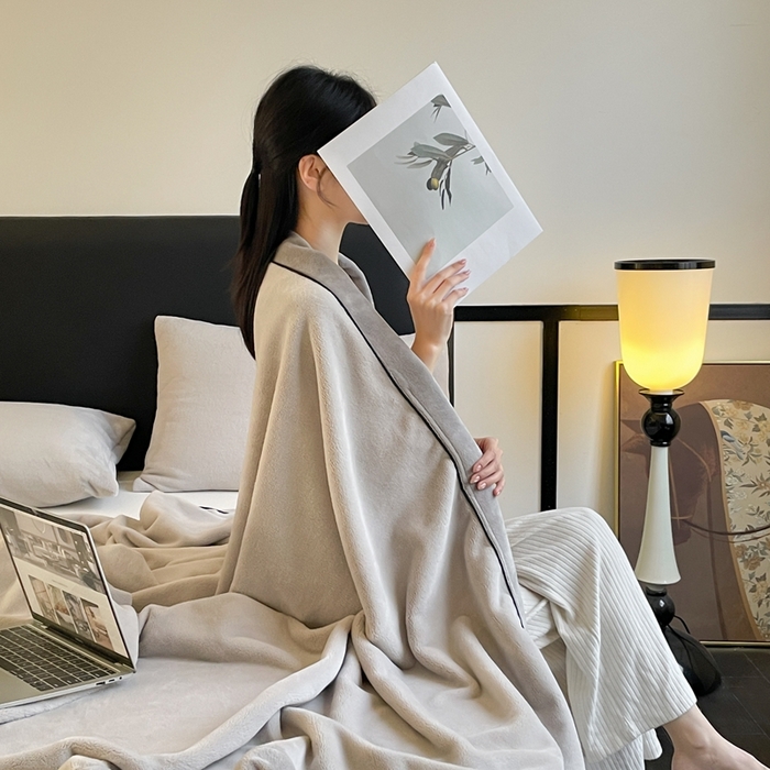 91家纺网 家纺一手货源 找家纺 欧邦 2025新款加厚牛奶绒毛毯多功能盖毯毯子-素颜系列 素颜-浅灰