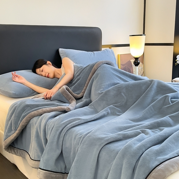 91家纺网 家纺一手货源 找家纺 欧邦 2025新款加厚牛奶绒毛毯多功能盖毯毯子-素颜系列 素颜-微蓝