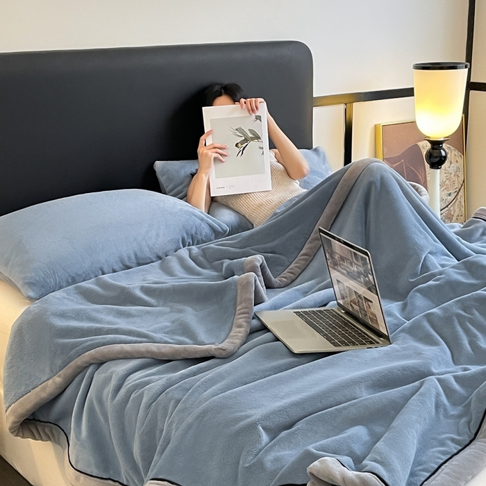 91家纺网 家纺一手货源 找家纺 欧邦 2025新款加厚牛奶绒毛毯多功能盖毯毯子-素颜系列 素颜-微蓝