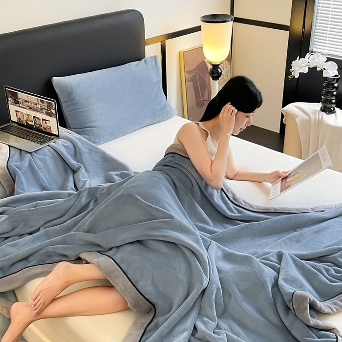91家纺网 家纺一手货源 找家纺 欧邦 2025新款加厚牛奶绒毛毯多功能盖毯毯子-素颜系列 素颜-微蓝