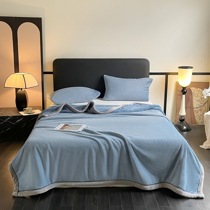 91家纺网 家纺一手货源 找家纺 欧邦 2025新款加厚牛奶绒毛毯多功能盖毯毯子-素颜系列 素颜-微蓝