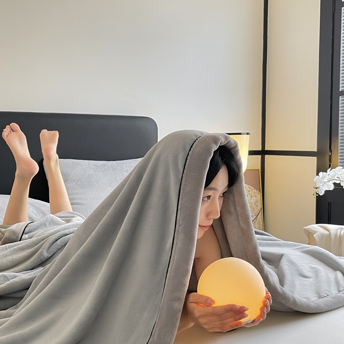 91家纺网 家纺一手货源 找家纺 欧邦 2025新款加厚牛奶绒毛毯多功能盖毯毯子-素颜系列 素颜-雾灰