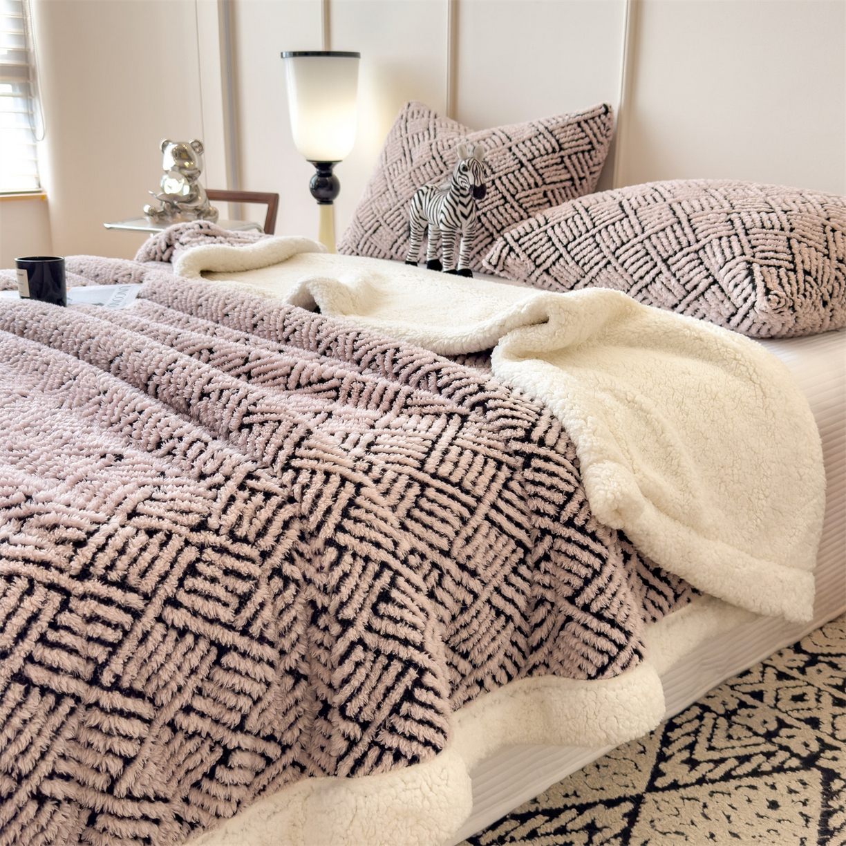 91家纺网 家纺一手货源 找家纺 欧邦 2025新款提花暖阳绒羊羔绒毛毯多功能盖毯-梦境系列 梦境-粉玉