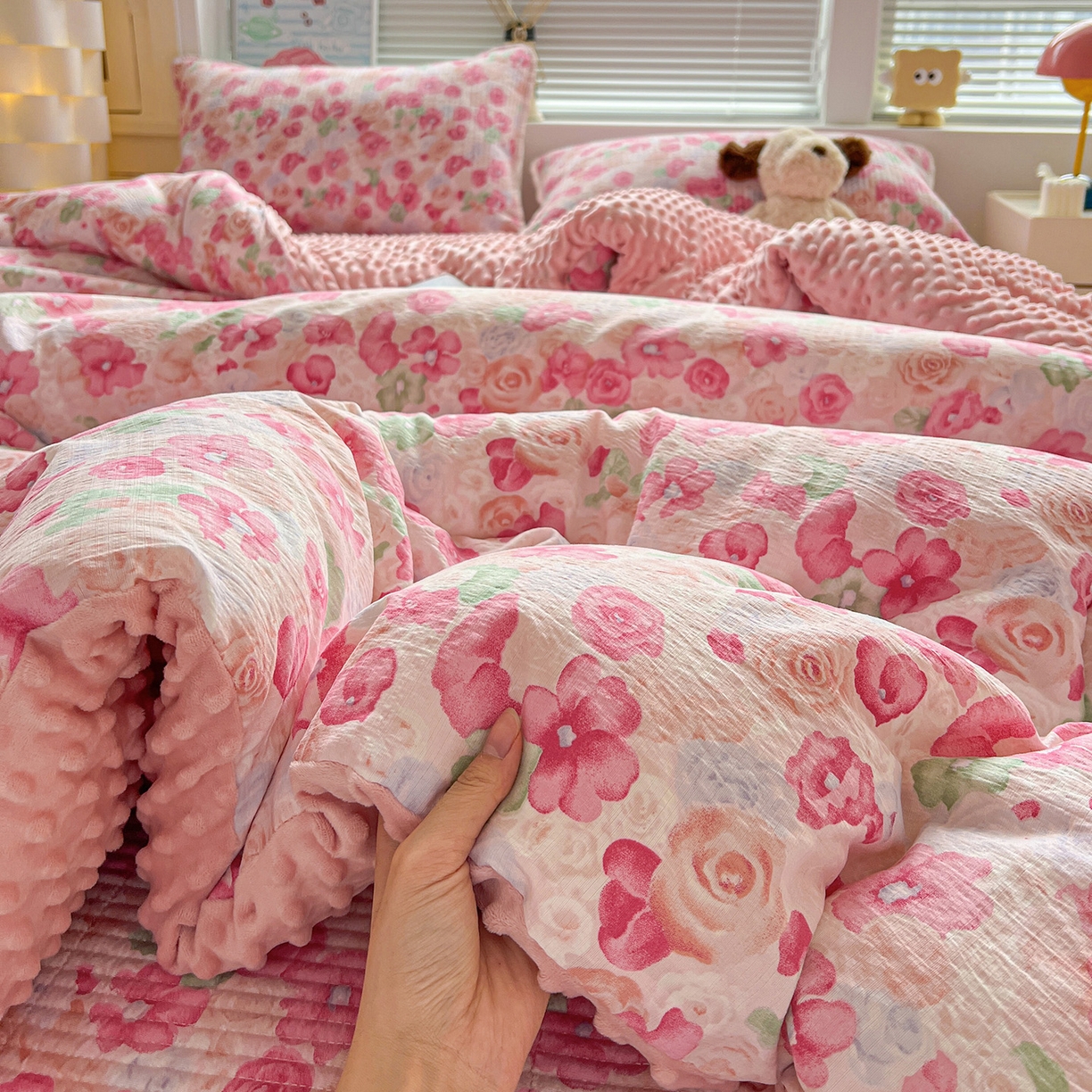 91家纺网 家纺一手货源 找家纺 优选 2025新款木棉双层纱ins少女心可爱加厚豆豆冬被四件套床盖三件套暖梦小红书推荐 十里桃花