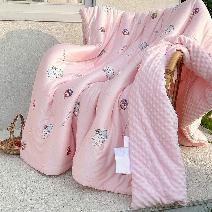 91家纺网 家纺一手货源 找家纺 小芽家居 2025新款A类豆豆被 甜梦粉