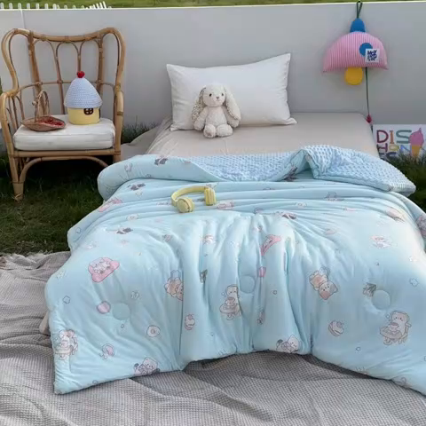 91家纺网 家纺一手货源 找家纺 小芽家居 2025新款A类豆豆被 甜梦小被-蓝