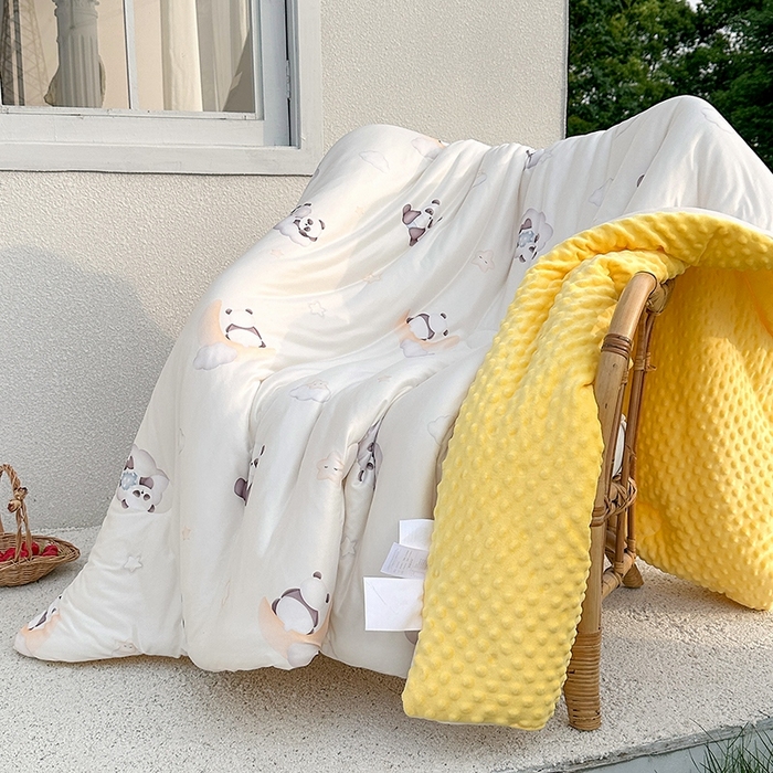 91家纺网 家纺一手货源 找家纺 小芽家居 2025新款A类豆豆被 熊猫乐园-白