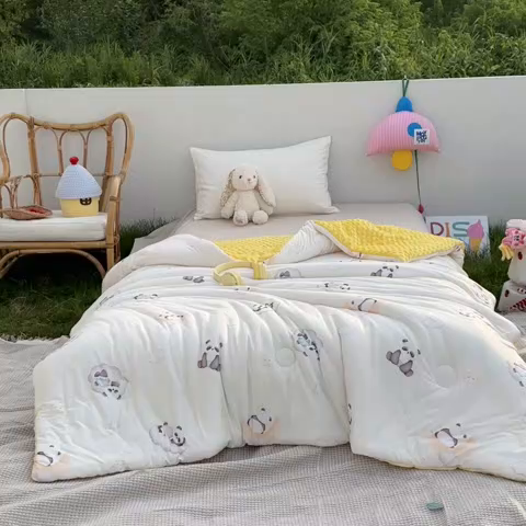 91家纺网 家纺一手货源 找家纺 小芽家居 2025新款A类豆豆被 熊猫乐园-白