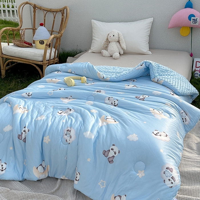 91家纺网 家纺一手货源 找家纺 小芽家居 2025新款A类豆豆被 熊猫乐园-蓝