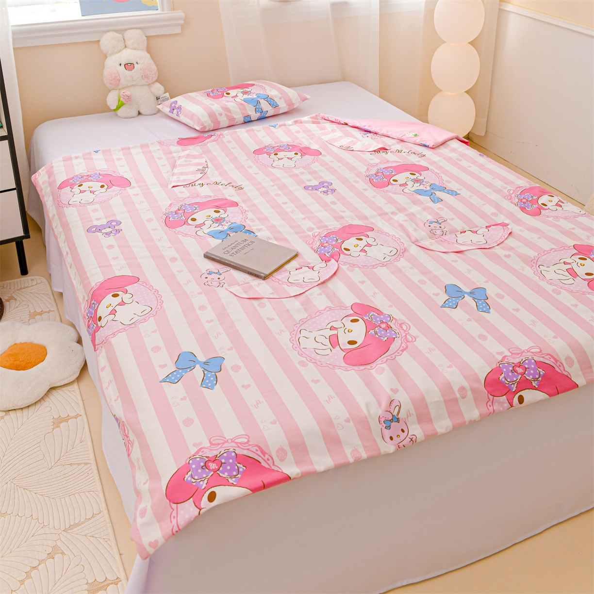 91家纺网 家纺一手货源 找家纺 名兮家居 2025新款正版授权全棉纯棉儿童护肚防踢睡袋 防踢被-竖条美乐蒂