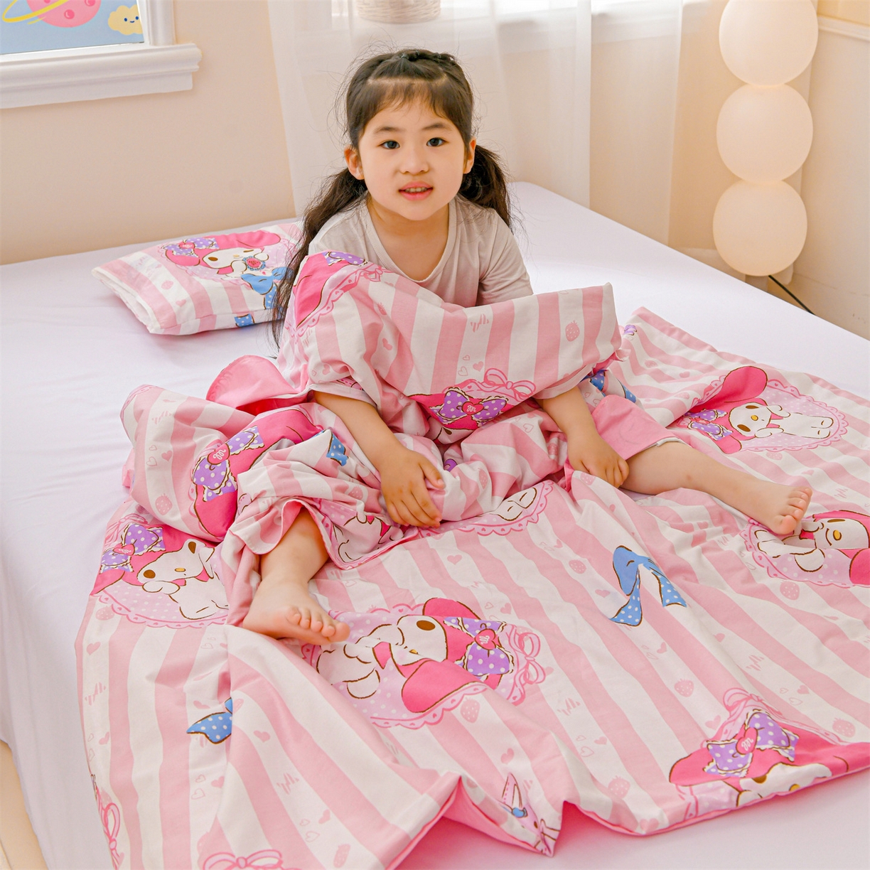 91家纺网 家纺一手货源 找家纺 名兮家居 2025新款正版授权全棉纯棉儿童护肚防踢睡袋 防踢被-竖条美乐蒂
