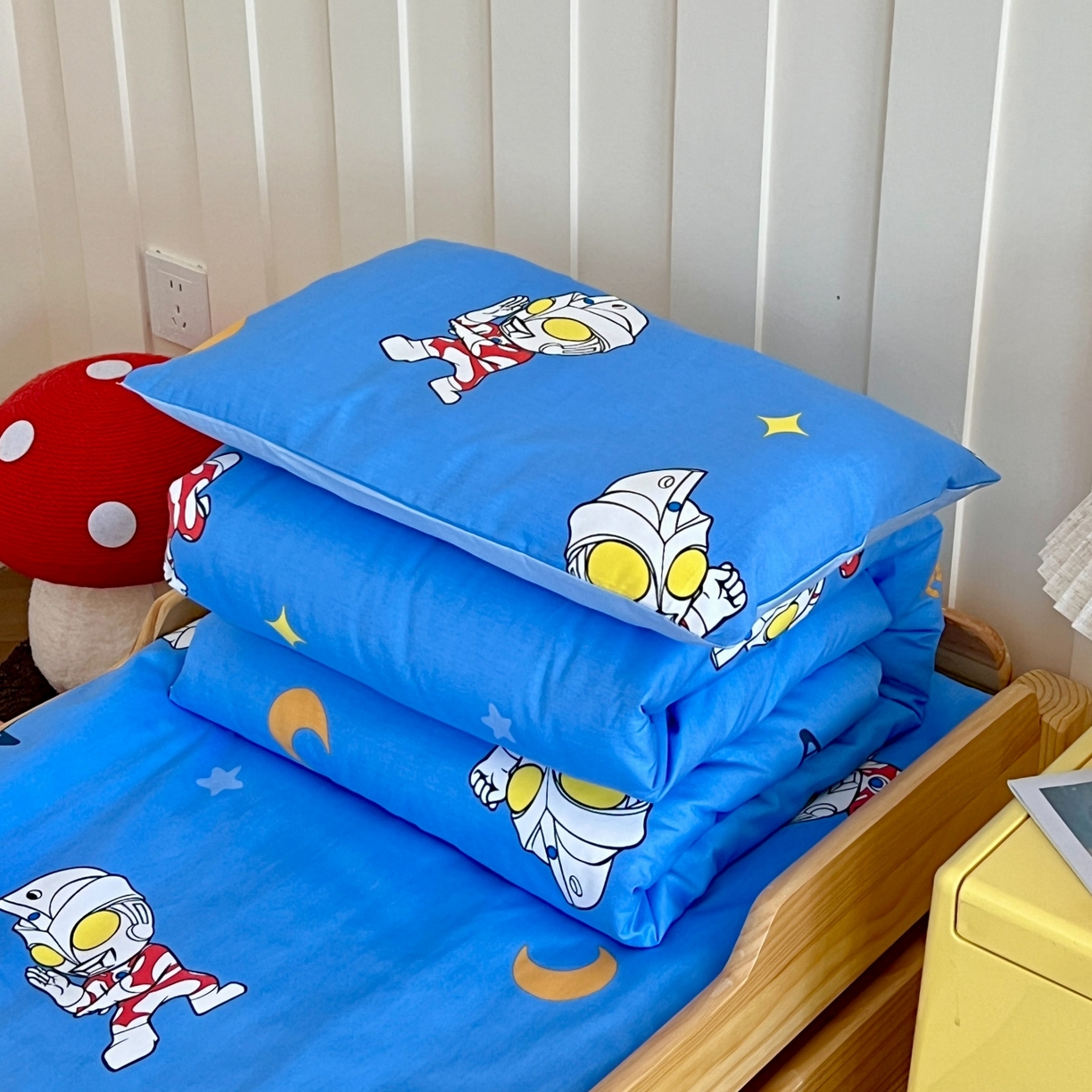 91家纺网 家纺一手货源 找家纺 名兮家居 2025新款全棉小版经典奥特曼-三丽鸥幼儿园儿童套件【含防伪标】 艾斯奥特曼