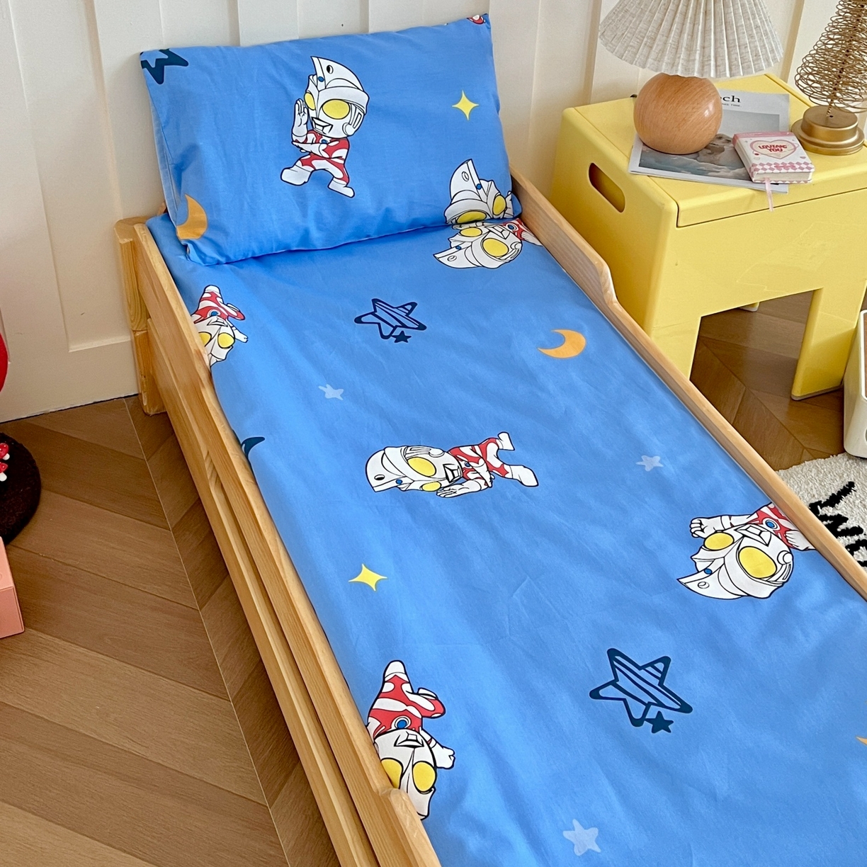 91家纺网 家纺一手货源 找家纺 名兮家居 2025新款全棉小版经典奥特曼-三丽鸥幼儿园儿童套件【含防伪标】 艾斯奥特曼