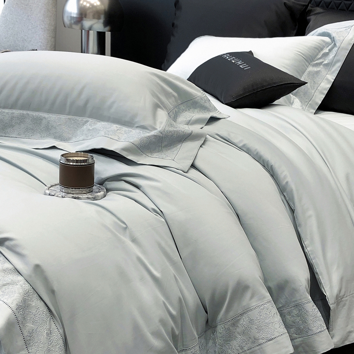 91家纺网 家纺一手货源 找家纺 太古汇家居 2025新款全棉“磨毛芙蕾特”镂空系列四件套 磨毛芙蕾特-天青色