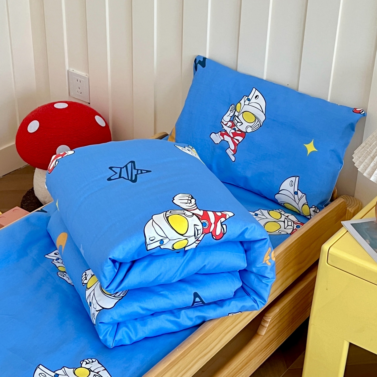 91家纺网 家纺一手货源 找家纺 名兮家居 2025新款全棉小版经典奥特曼-三丽鸥幼儿园儿童套件【含防伪标】 艾斯奥特曼