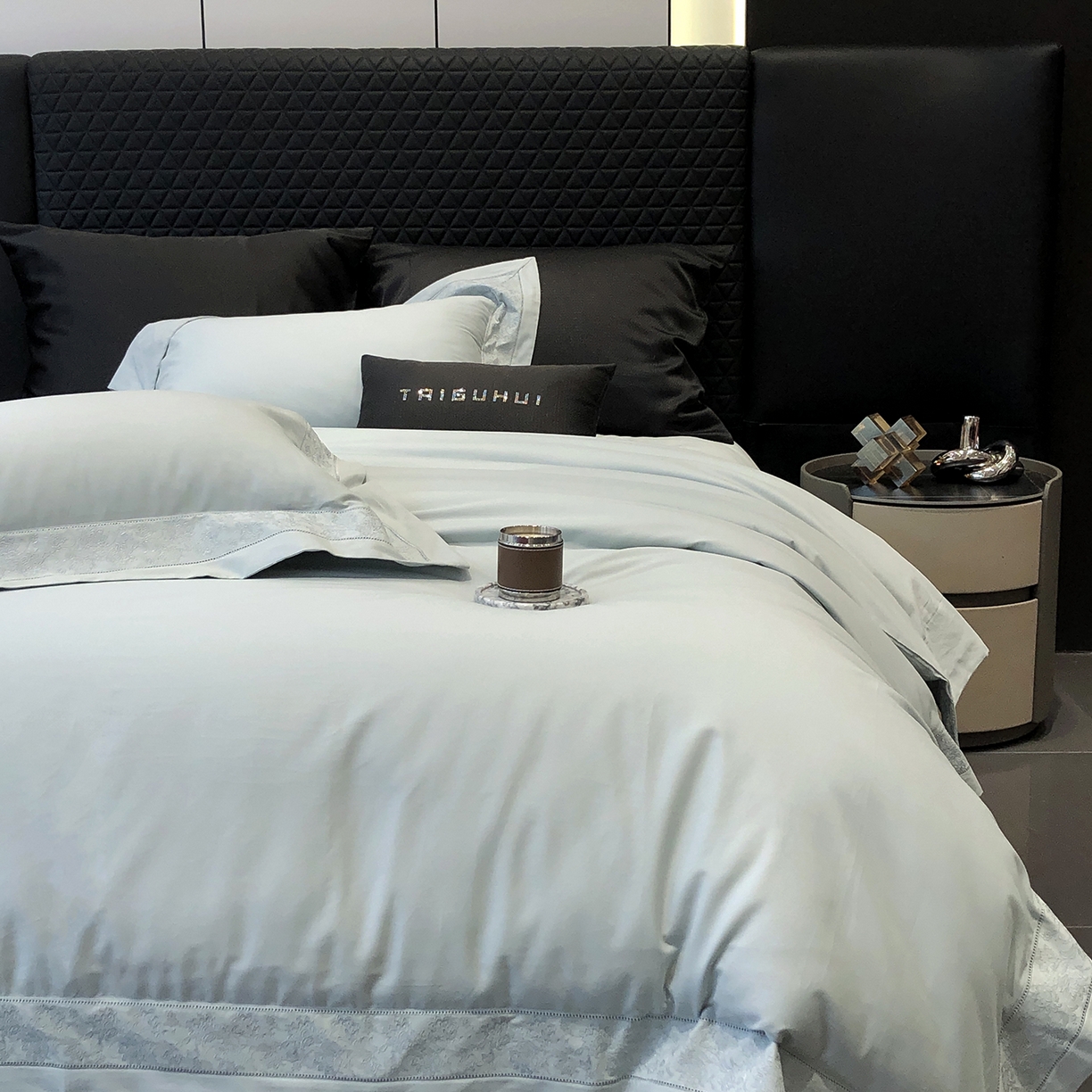 91家纺网 家纺一手货源 找家纺 太古汇家居 2025新款全棉“磨毛芙蕾特”镂空系列四件套 磨毛芙蕾特-天青色