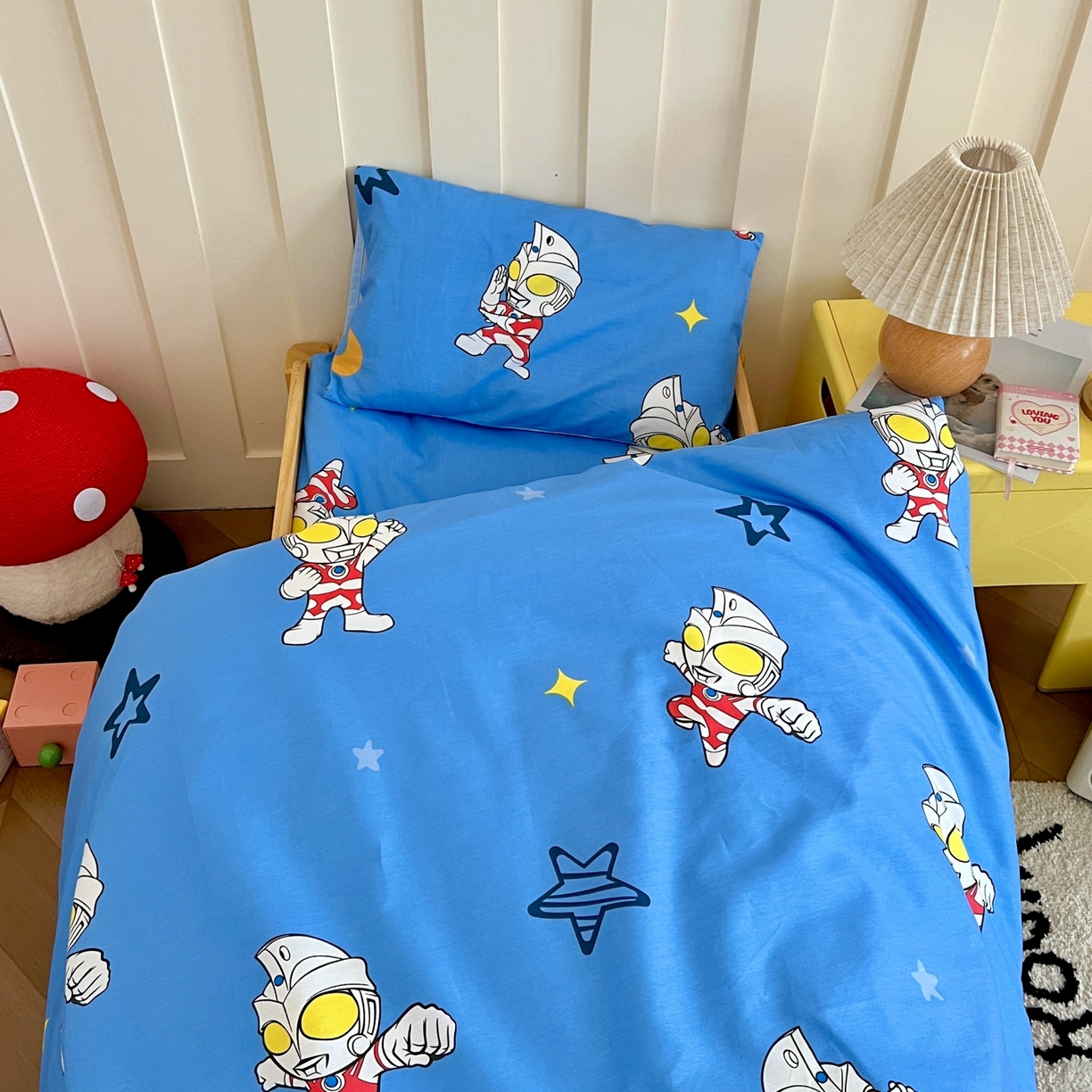 91家纺网 家纺一手货源 找家纺 名兮家居 2025新款全棉小版经典奥特曼-三丽鸥幼儿园儿童套件【含防伪标】 艾斯奥特曼