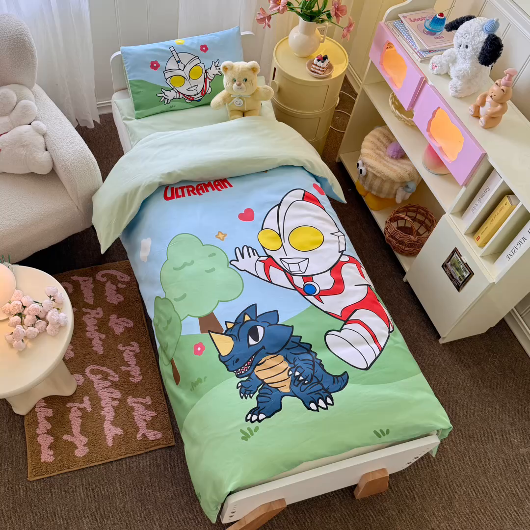 91家纺网 家纺一手货源 找家纺 名兮家居 2025新款全棉大版经典奥特曼幼儿园儿童套件【含防伪标】 奥特曼郊游