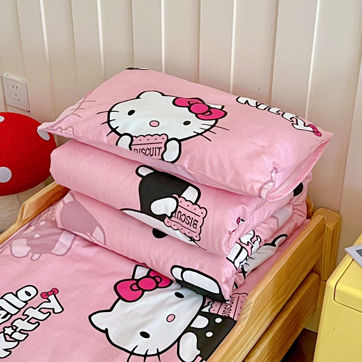 91家纺网 家纺一手货源 找家纺 名兮家居 2025新款全棉小版经典奥特曼-三丽鸥幼儿园儿童套件【含防伪标】 爱心kt