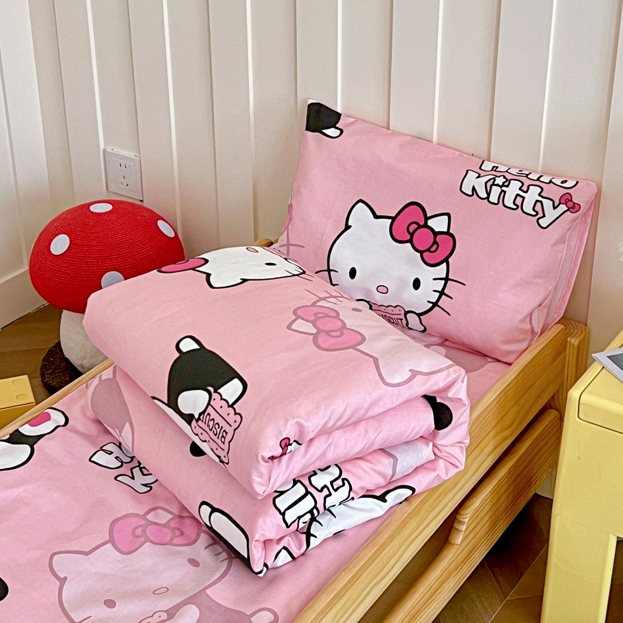 91家纺网 家纺一手货源 找家纺 名兮家居 2025新款全棉小版经典奥特曼-三丽鸥幼儿园儿童套件【含防伪标】 爱心kt