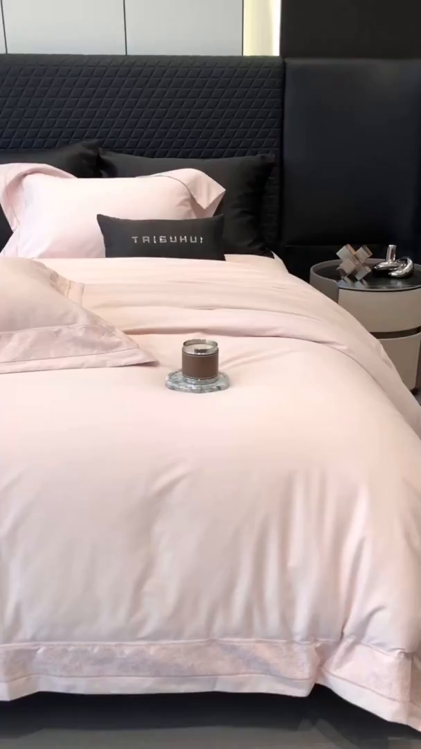 91家纺网 家纺一手货源 找家纺 太古汇家居 2025新款全棉“磨毛芙蕾特”镂空系列四件套 磨毛芙蕾特-雅灰粉