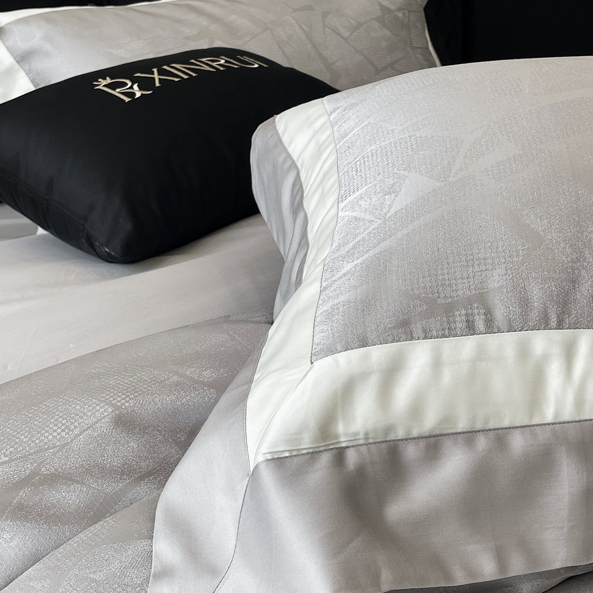 91家纺网 家纺一手货源 找家纺 馨蕊家居 2025秋冬新品高精密提花系列-棉-流金岁月（会员-20）劵后控价不低于399/419 流金岁月-高级灰