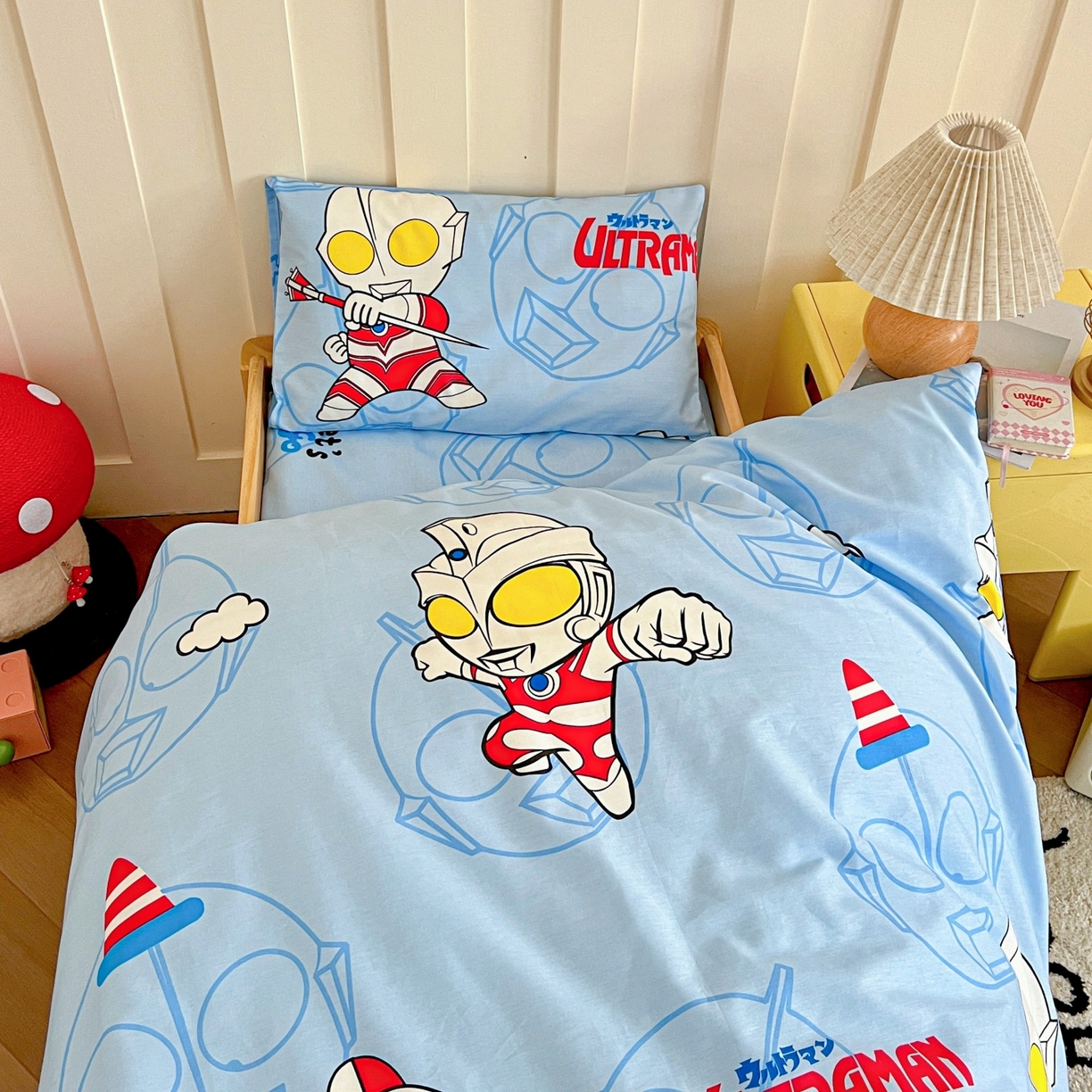 91家纺网 家纺一手货源 找家纺 名兮家居 2025新款全棉小版经典奥特曼-三丽鸥幼儿园儿童套件【含防伪标】 奥特兄弟