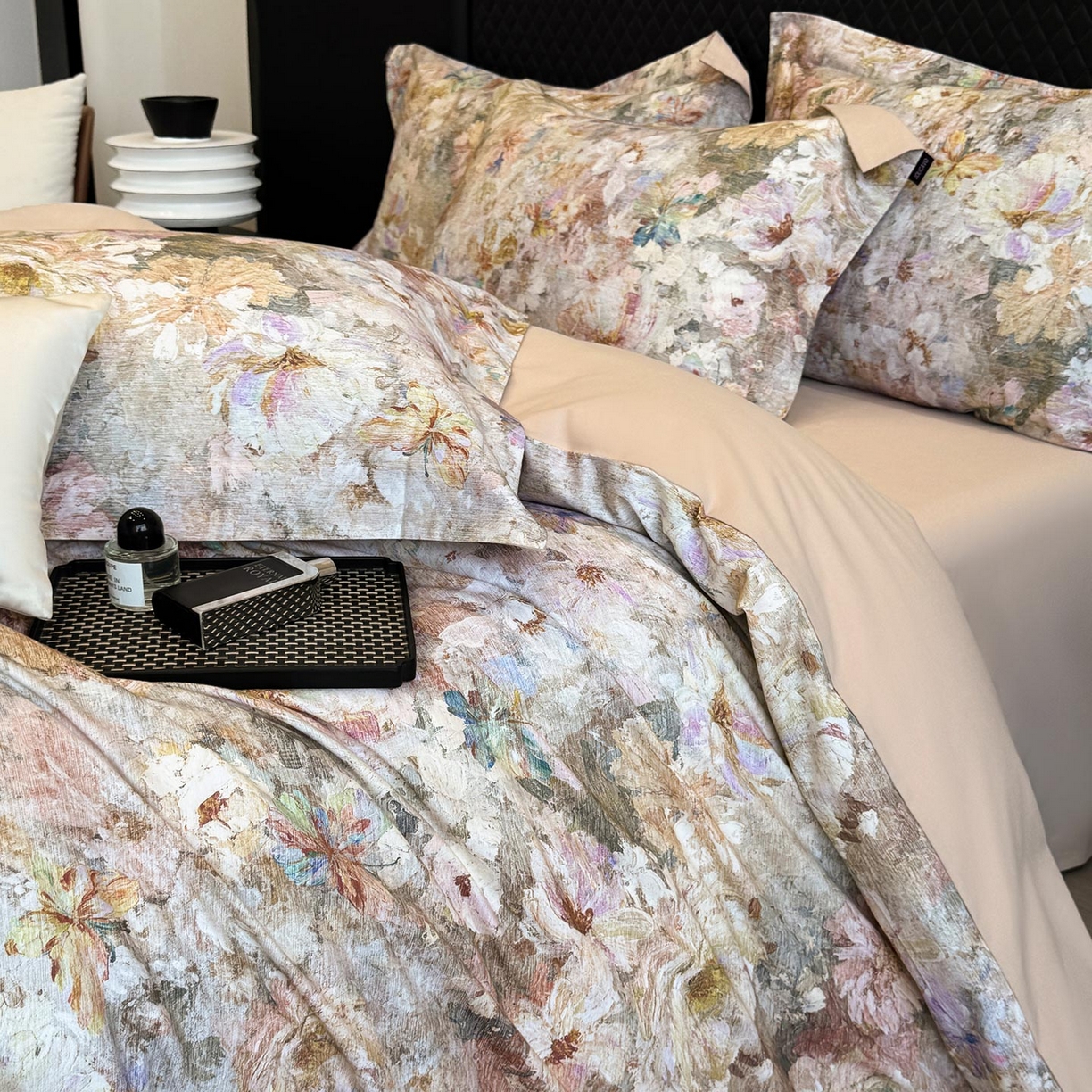 91家纺网 家纺一手货源 找家纺  2025秋冬新款轻奢新疆长绒棉纯棉磨毛加厚数码印花四件套花慕里 花慕里-米