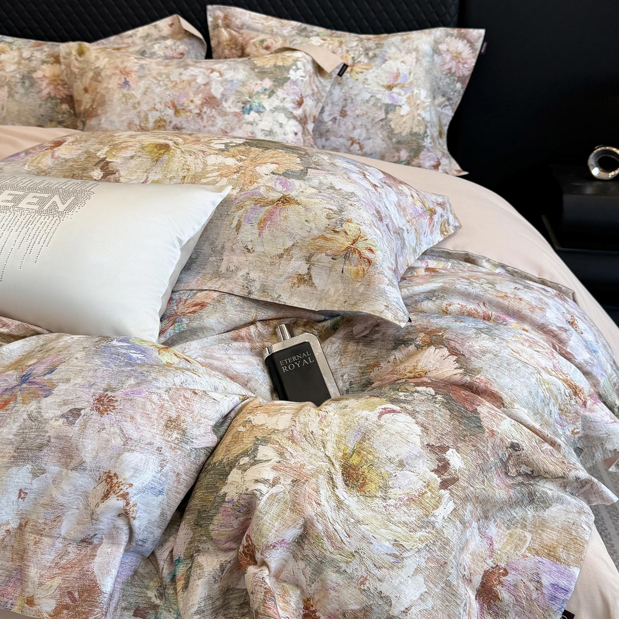 91家纺网 家纺一手货源 找家纺  2025秋冬新款轻奢新疆长绒棉纯棉磨毛加厚数码印花四件套花慕里 花慕里-米