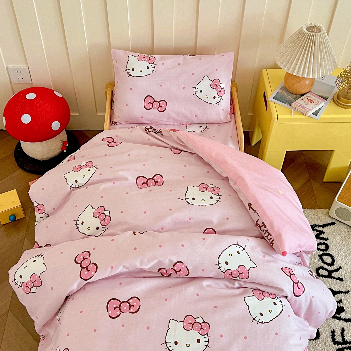 91家纺网 家纺一手货源 找家纺 名兮家居 2025新款全棉小版经典奥特曼-三丽鸥幼儿园儿童套件【含防伪标】 呆萌kt