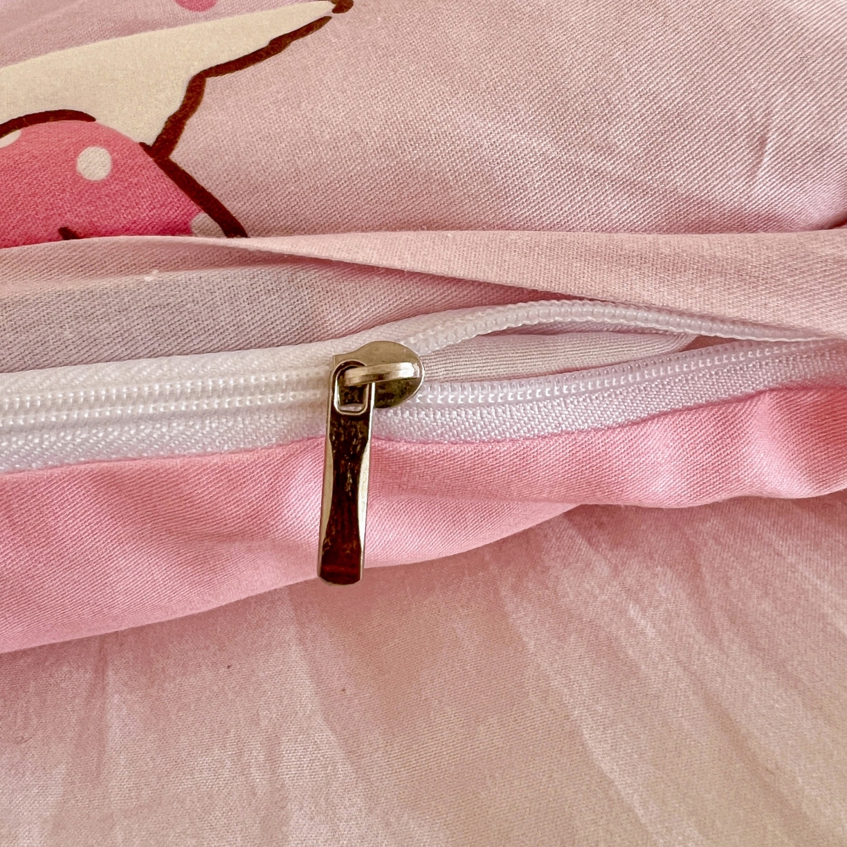 91家纺网 家纺一手货源 找家纺 名兮家居 2025新款全棉小版经典奥特曼-三丽鸥幼儿园儿童套件【含防伪标】 呆萌kt