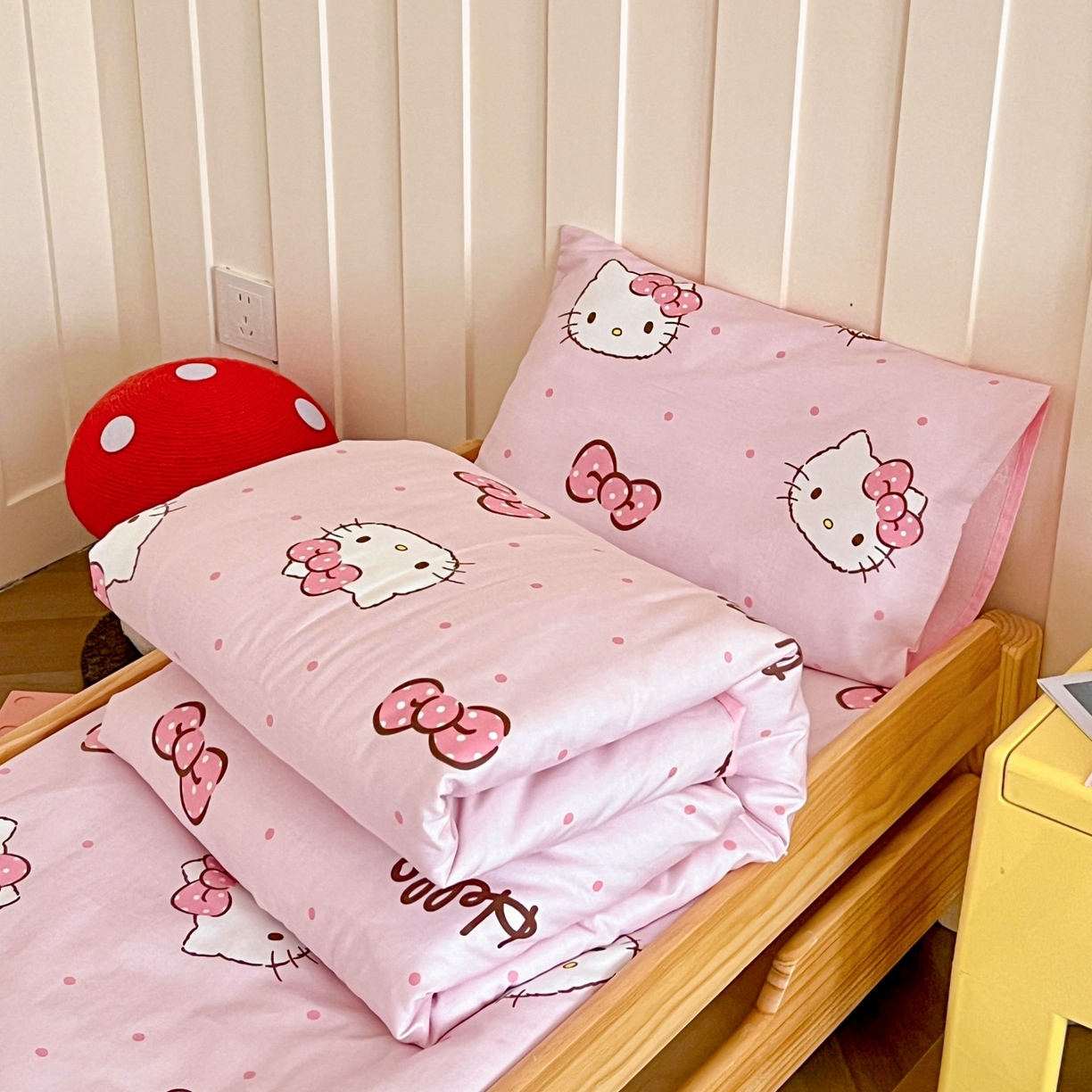 91家纺网 家纺一手货源 找家纺 名兮家居 2025新款全棉小版经典奥特曼-三丽鸥幼儿园儿童套件【含防伪标】 呆萌kt