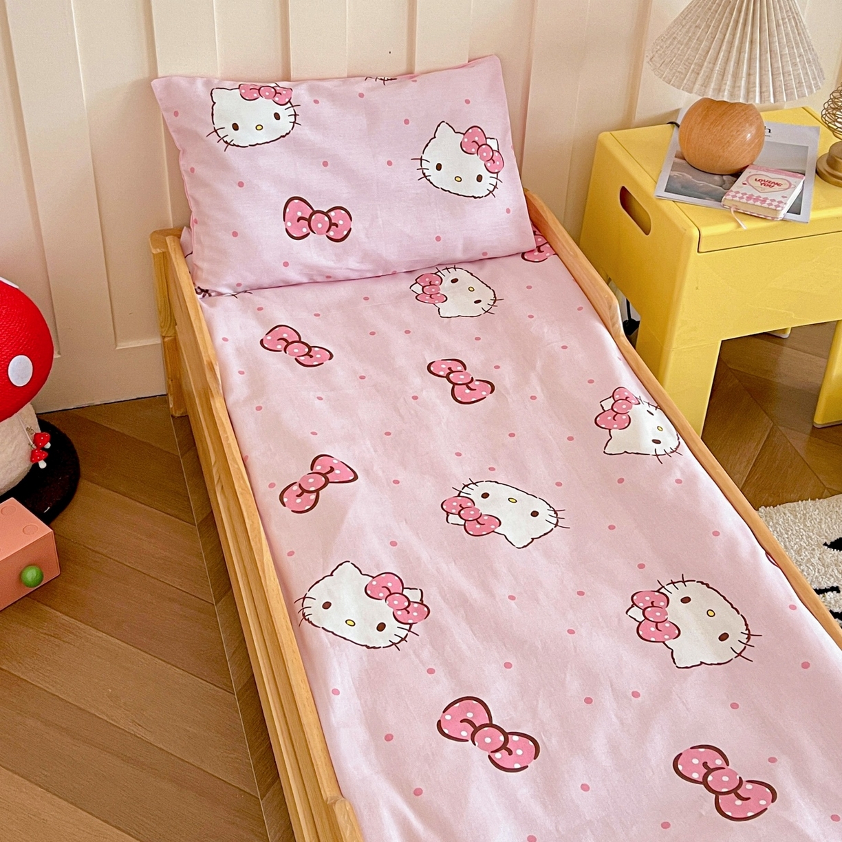 91家纺网 家纺一手货源 找家纺 名兮家居 2025新款全棉小版经典奥特曼-三丽鸥幼儿园儿童套件【含防伪标】 呆萌kt